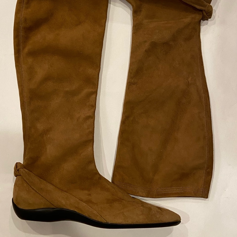 Brand new Authentic Ferragamo suede brown boots